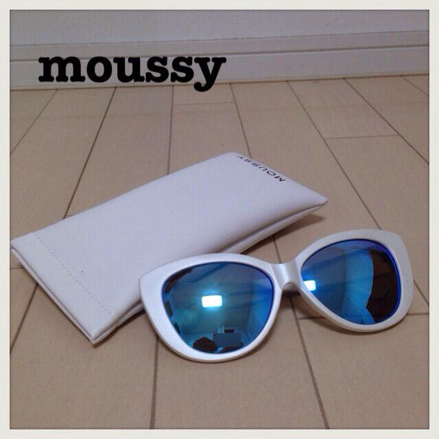 moussy(マウジー)のミラーサングラス 新作 レディースのファッション小物(サングラス/メガネ)の商品写真