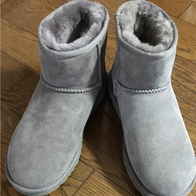 2022福袋】 UGG - グレー ムートンブーツ UGG 新品未使用 ブーツ 買い割 【美品】UGG アグ ムートンブーツ ショートブーツ 灰色 ブーツ