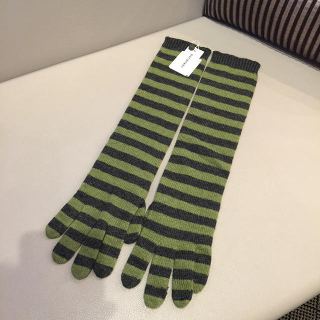 marimekko(マリメッコ)の【新品】marimekko マリメッコ カシミヤ入りニットボーダー手袋 グリーン レディースのファッション小物(手袋)の商品写真