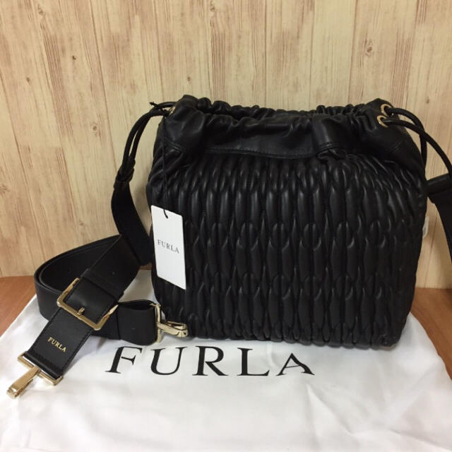 最新作!!フルラ 大注目 CAOS レザーショルダー BK 902932 カオス