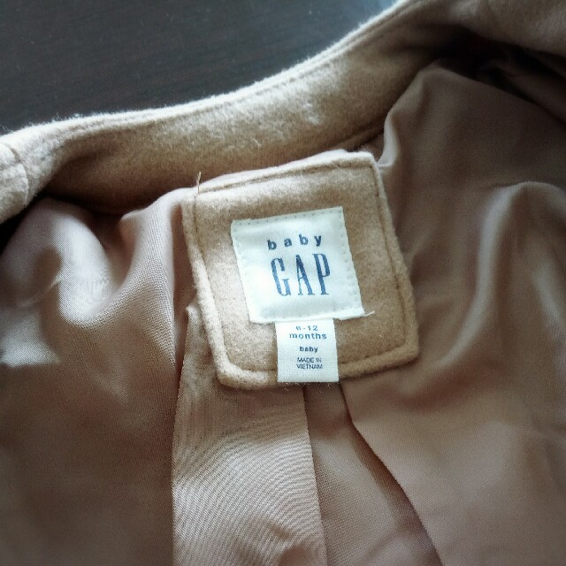 babyGAP(ベビーギャップ)の美品 70サイズ リボンコート GAP ベージュ ベビー服 キッズ/ベビー/マタニティのベビー服(~85cm)(ジャケット/コート)の商品写真