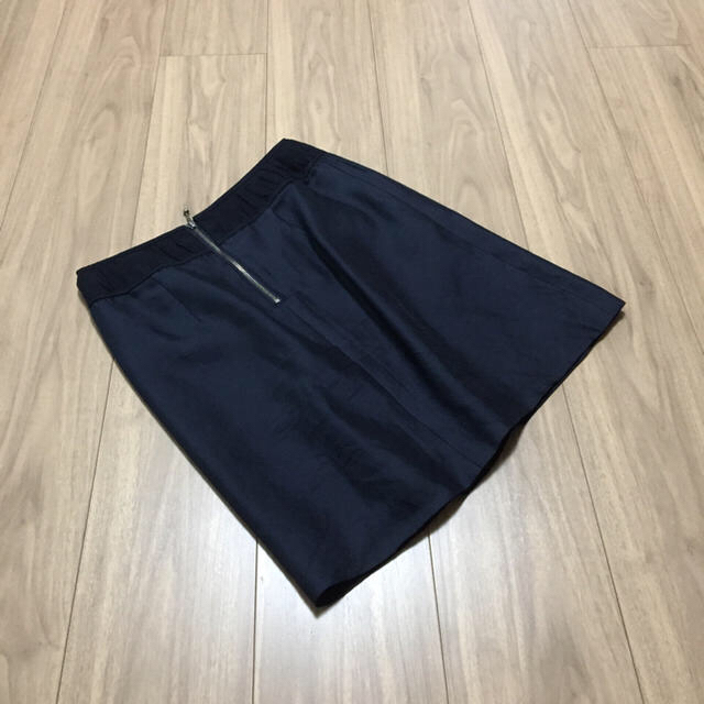 TOMORROWLAND(トゥモローランド)のトゥモローランド 日本製 スカート シルク ネイビー レディースのスカート(ひざ丈スカート)の商品写真