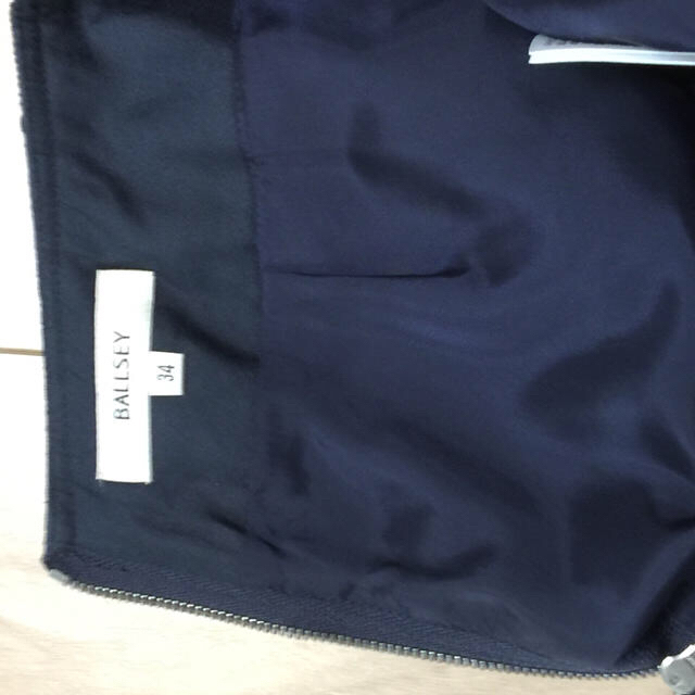 TOMORROWLAND(トゥモローランド)のトゥモローランド 日本製 スカート シルク ネイビー レディースのスカート(ひざ丈スカート)の商品写真