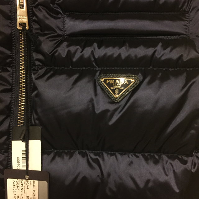 PRADA - 【新品、未使用】PRADA ダウンベストの通販 by sunshine's