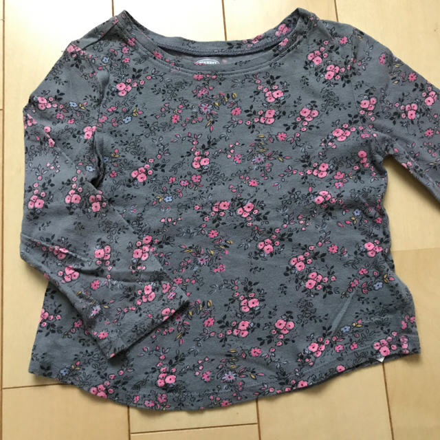 Old Navy(オールドネイビー)の▶︎OLD NAVY 長袖 小花柄カットソー 2T キッズ/ベビー/マタニティのキッズ服女の子用(90cm~)(Tシャツ/カットソー)の商品写真