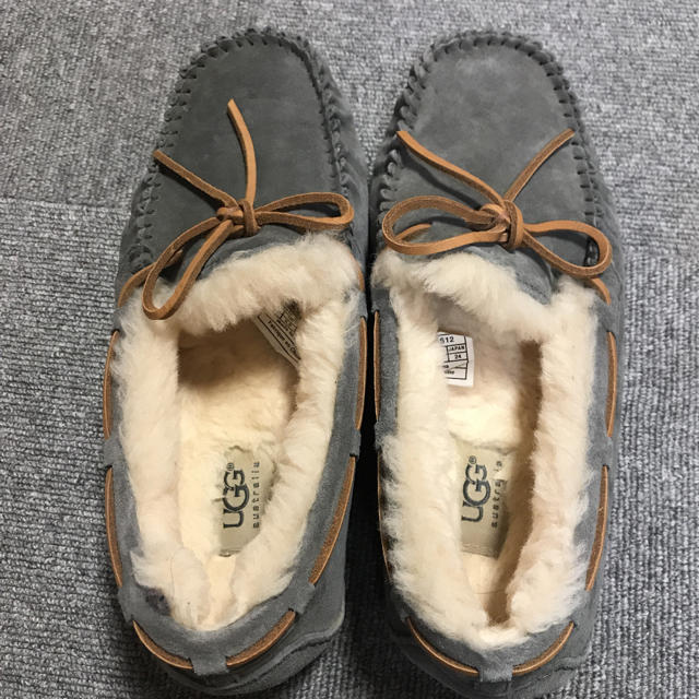 UGG(アグ)のUGG DAKOTA 38 グレー レディースの靴/シューズ(スリッポン/モカシン)の商品写真