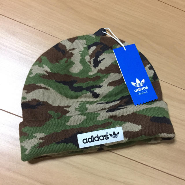 adidas(アディダス)のadidas ビーニー カモフラ 迷彩 レディースの帽子(ニット帽/ビーニー)の商品写真