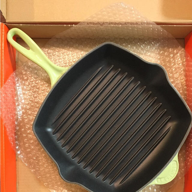 LE CREUSET(ルクルーゼ)の最終価格！ル・クルーゼ スクエア スキレット グリル 26cm インテリア/住まい/日用品のキッチン/食器(調理道具/製菓道具)の商品写真