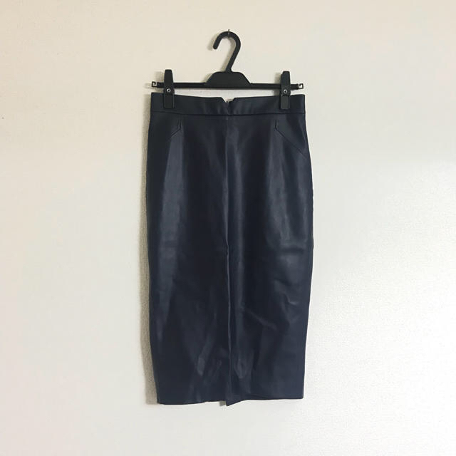 ZARA(ザラ)のZARAフェイクレザースカート レディースのスカート(ひざ丈スカート)の商品写真