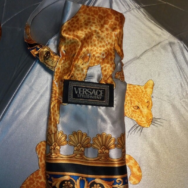 VERSACE(ヴェルサーチ)のVERSACEの折りたたみ傘 レディースのファッション小物(傘)の商品写真