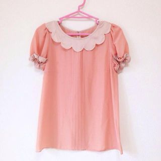 ジルスチュアート(JILLSTUART)のジル＊スカラップ襟のピンクブラウス(シャツ/ブラウス(半袖/袖なし))