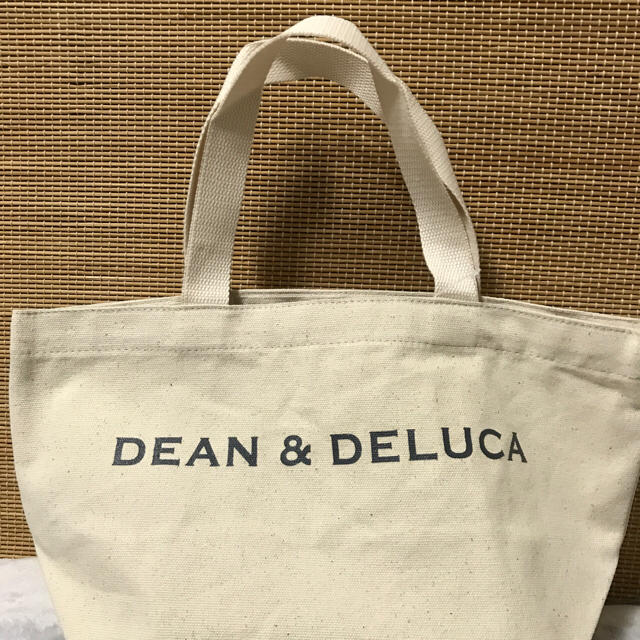 DEAN & DELUCA(ディーンアンドデルーカ)の⭐️DEAN&DELUCAトートバッグ 白 レディースのバッグ(トートバッグ)の商品写真