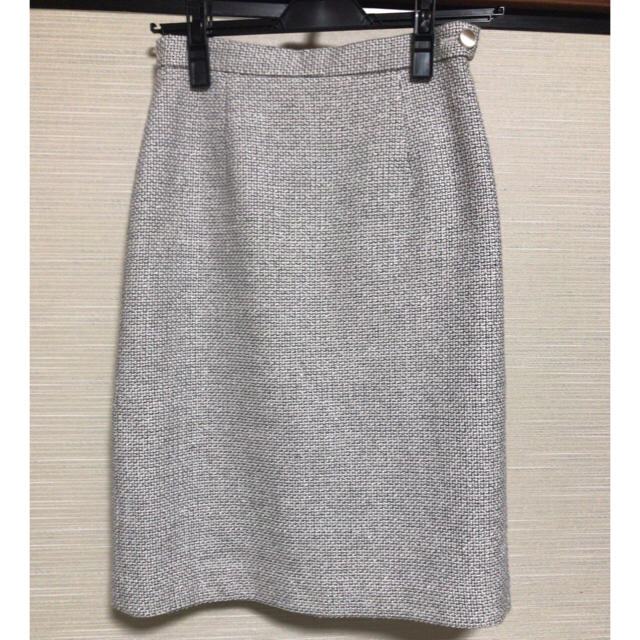 TOMORROWLAND(トゥモローランド)のtomorrowland ホワイト ツイードスカート レディースのスカート(ひざ丈スカート)の商品写真