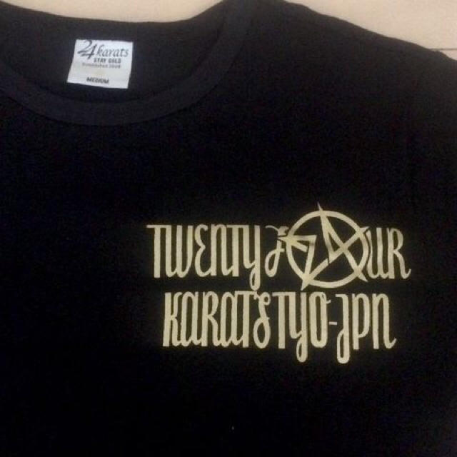 24karats(トゥエンティーフォーカラッツ)の24karats Ｔシャツ ブラック×ゴールド Mサイズ EXILE 3代目 レディースのトップス(Tシャツ(半袖/袖なし))の商品写真