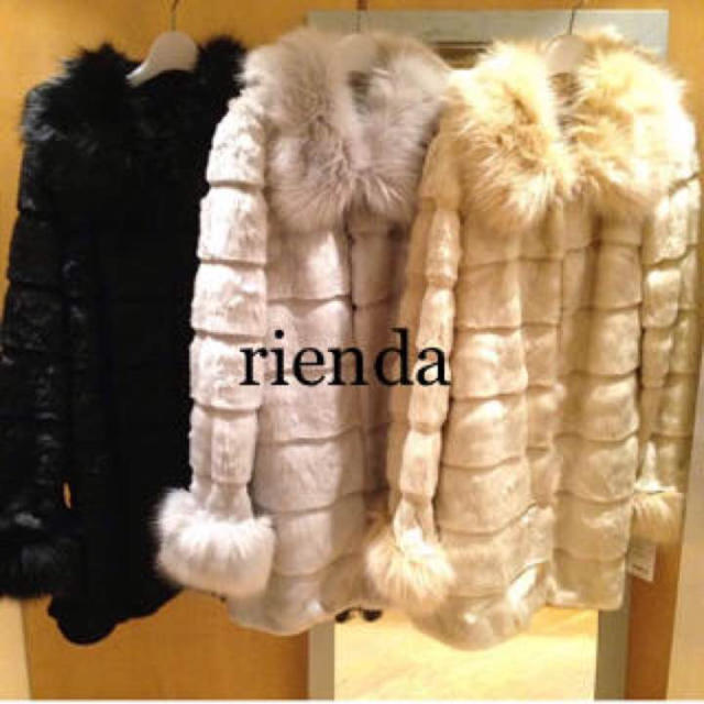 rienda(リエンダ)のはに様専用♡rienda カッティングフェイクファーコート  レディースのジャケット/アウター(毛皮/ファーコート)の商品写真