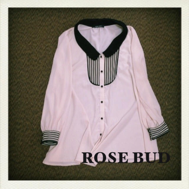 ROSE BUD(ローズバッド)の値下げROSE BUD☆シャツ レディースのトップス(シャツ/ブラウス(長袖/七分))の商品写真