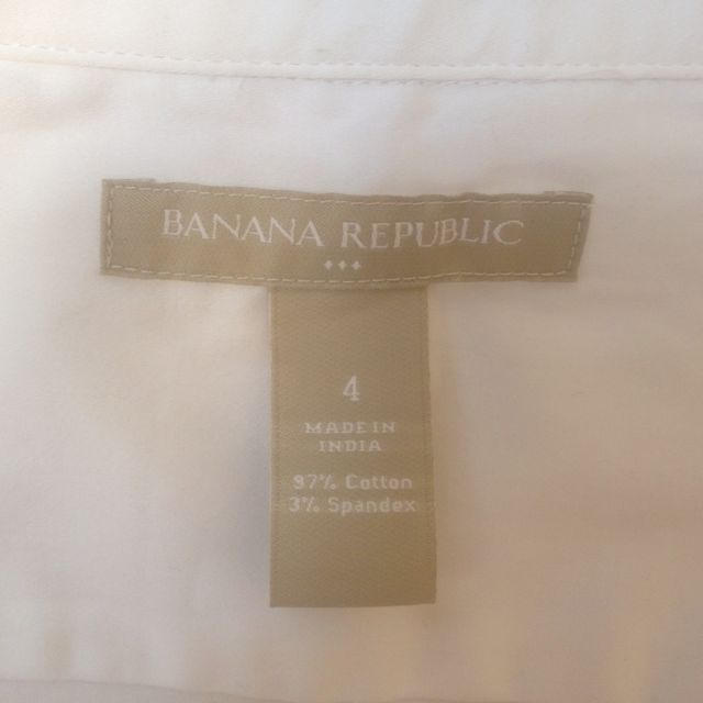 Banana Republic(バナナリパブリック)の送料込★バナリパの白シャツ レディースのトップス(シャツ/ブラウス(半袖/袖なし))の商品写真