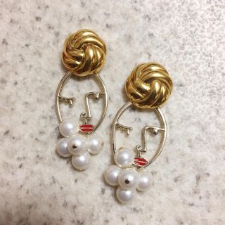 フェイスチャーム×パール レトロボタン ピアス イヤリング(ピアス)