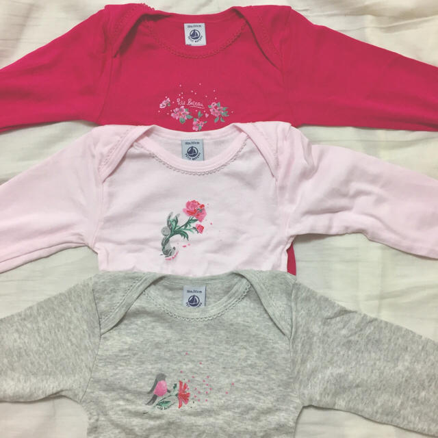 PETIT BATEAU(プチバトー)のたこす様専用☆24M プチバトー フラワーモチーフ長袖ボディ５枚組 キッズ/ベビー/マタニティのベビー服(~85cm)(肌着/下着)の商品写真