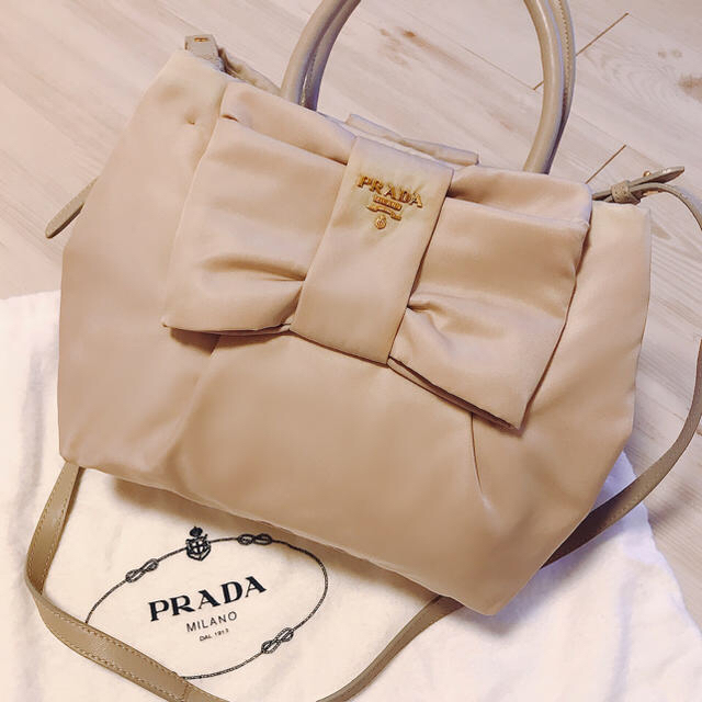 PRADA(プラダ)の《短時間だけの使用》PRADA リボン ショルダーバッグ miumiu レディースのバッグ(ショルダーバッグ)の商品写真