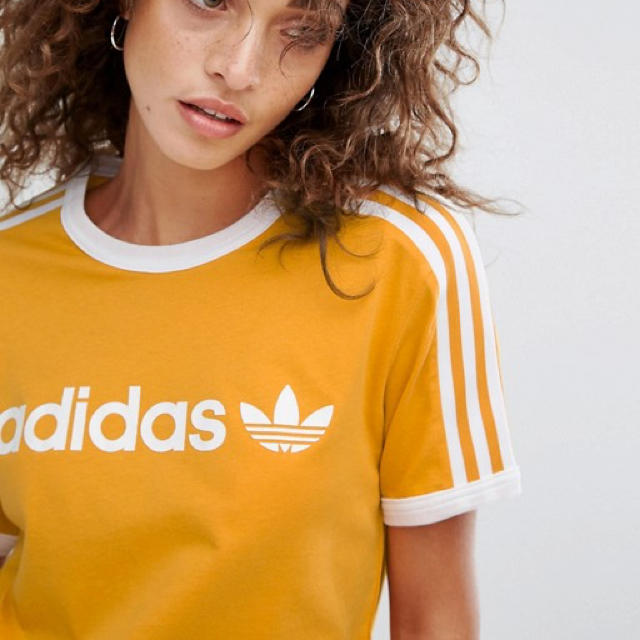 adidas(アディダス)のadidas（アディダス）オリジナルス リニアティーＴシャツ レディースのトップス(Tシャツ(半袖/袖なし))の商品写真