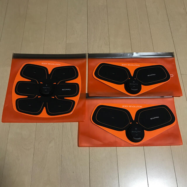 SIXPAD(シックスパッド)の11月20日値下げ！SIXPAD AbsFit2 BodyFit2 ✳︎正規品 スポーツ/アウトドアのトレーニング/エクササイズ(トレーニング用品)の商品写真