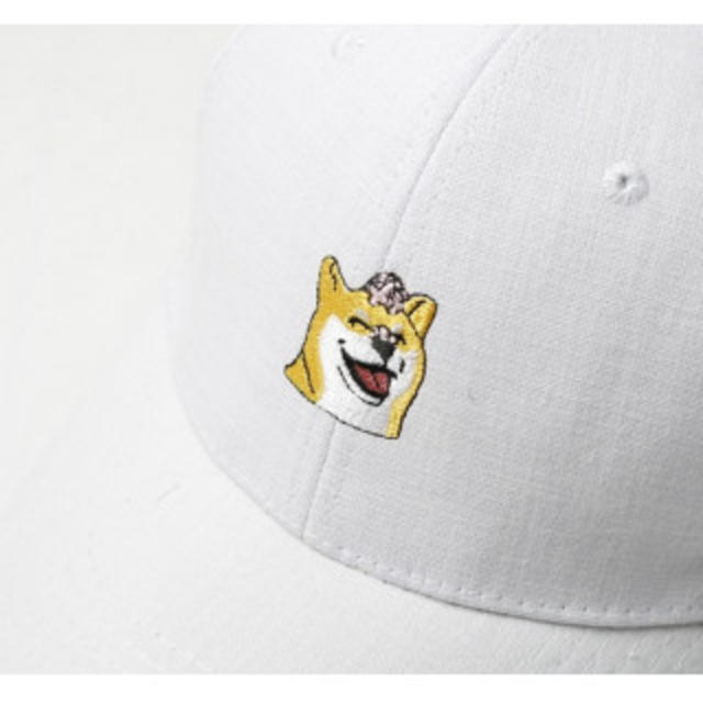 柴犬 刺繍 ロゴ キャップ 帽子 ローキャップ 白の通販 by ユリア's shop｜ラクマ