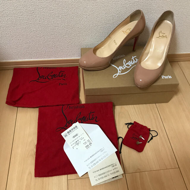 Christian Louboutin(クリスチャンルブタン)のクリスチャンルブタン  37  定番 エナメル パンプス ベージュ  正規品 レディースの靴/シューズ(ハイヒール/パンプス)の商品写真