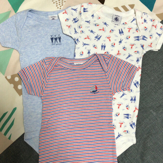 PETIT BATEAU(プチバトー)のプチバトー  ロンパース  3枚セット キッズ/ベビー/マタニティのベビー服(~85cm)(ロンパース)の商品写真