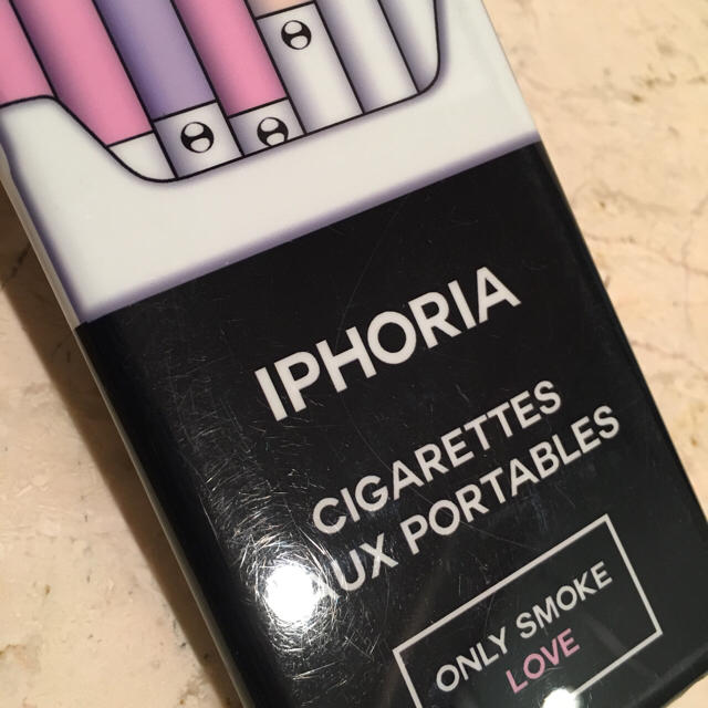 IPHORIA(アイフォリア)のIPHORIA(アイフォリア) CIGARETTES AUX PORTABLES スマホ/家電/カメラのスマホアクセサリー(iPhoneケース)の商品写真