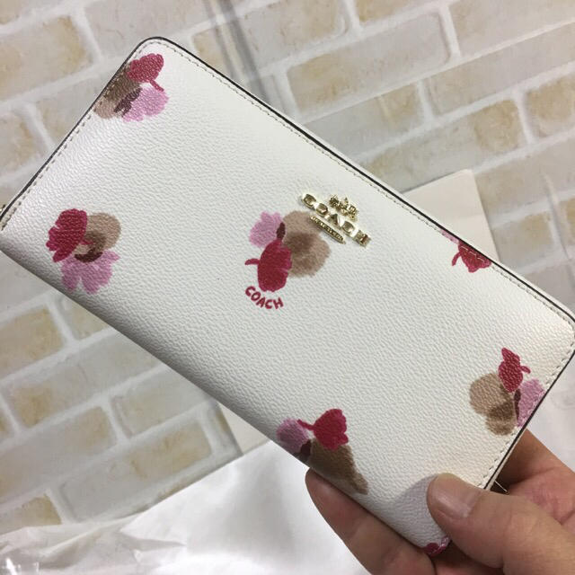 COACH(コーチ)のセール❣️新品コーチ 長財布 F53794ホワイト フラワーラウンドファスナー レディースのファッション小物(財布)の商品写真