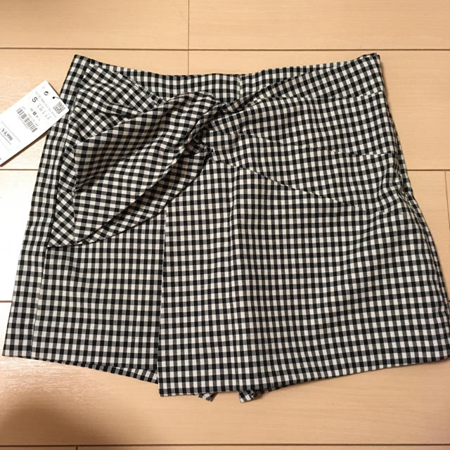 ZARA(ザラ)の新品 タグ付き ZARA ギンガムチェック キュロット スカート ショートパンツ レディースのパンツ(キュロット)の商品写真