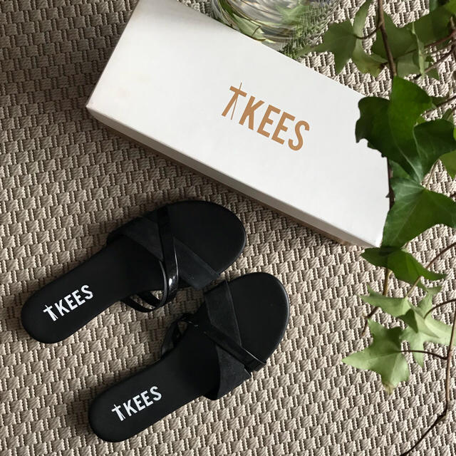 【新品・未使用】 TKEES サンダル