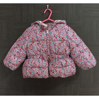 ベビーギャップ(babyGAP)のbabyGAP 花柄ダウン 18-24m(コート)