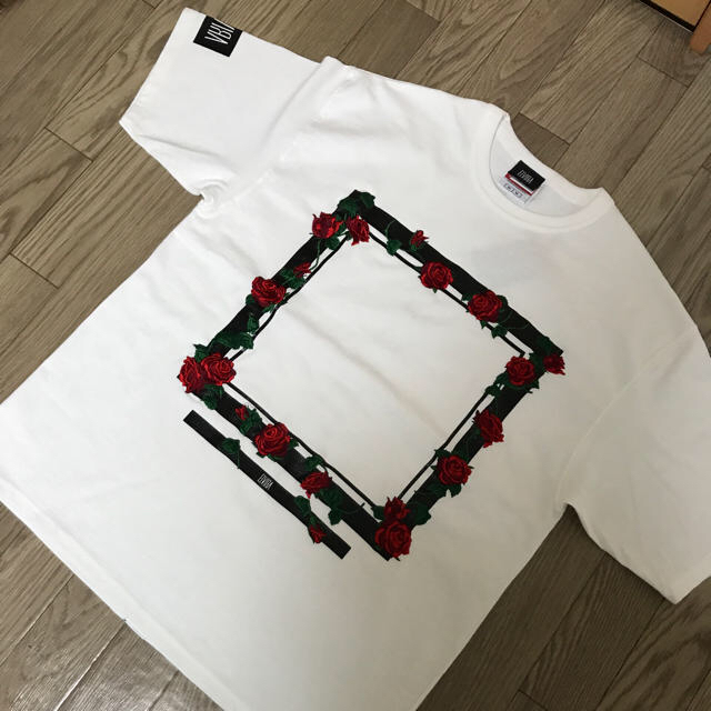 Supreme(シュプリーム)のELVIRA花柄Tシャツ メンズのトップス(Tシャツ/カットソー(半袖/袖なし))の商品写真