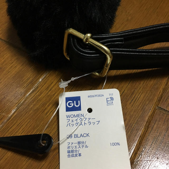 GU(ジーユー)の新品タグ付き  GU  ファーストラップ 黒 ブラック  レディースのバッグ(ショルダーバッグ)の商品写真