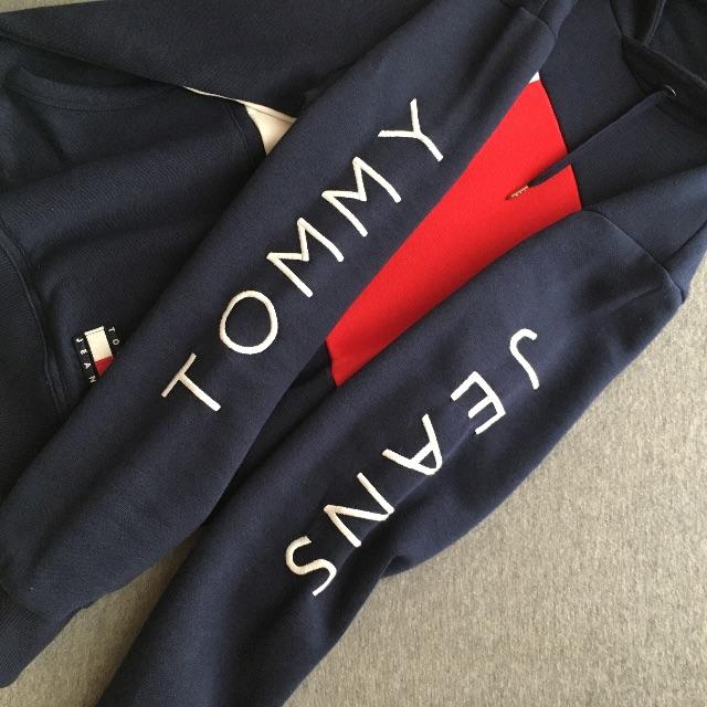 TOMMY JEANS.レア！大人気フーディ。