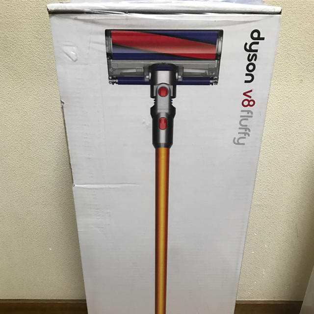 Dyson(ダイソン)の国内 新品 未開封 Dyson V8 fluffy SV10FF2 バーコード無 スマホ/家電/カメラの生活家電(掃除機)の商品写真