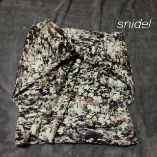 スナイデル(SNIDEL)のsnidel花柄前縛りスカート(ミニスカート)