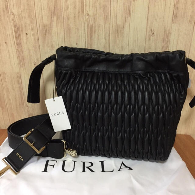 Furla(フルラ)の最新作!!フルラ 大注目 CAOS レザーショルダー BK 902932 カオス レディースのバッグ(ショルダーバッグ)の商品写真