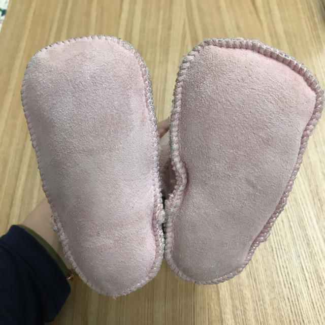 UGG(アグ)のUGG ベビーシューズ キッズ/ベビー/マタニティのベビー靴/シューズ(~14cm)(ブーツ)の商品写真