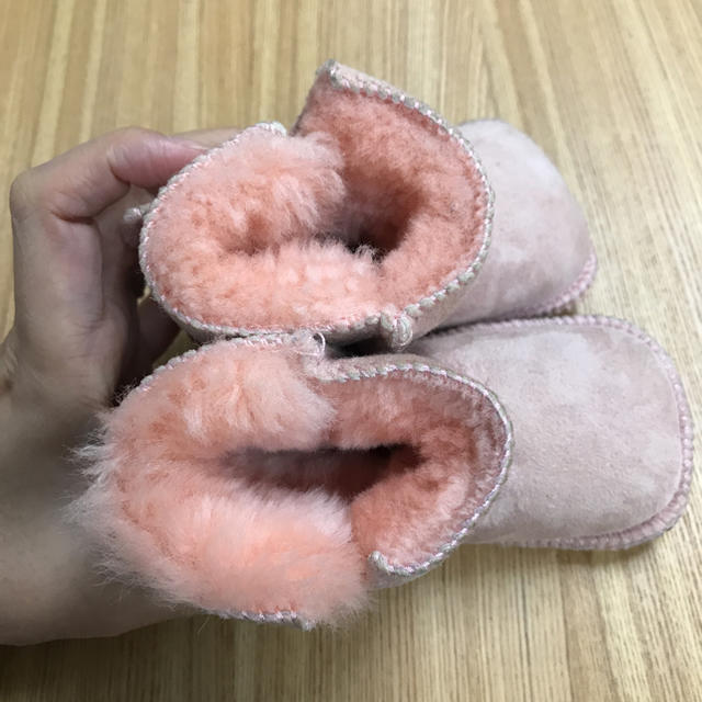 UGG(アグ)のUGG ベビーシューズ キッズ/ベビー/マタニティのベビー靴/シューズ(~14cm)(ブーツ)の商品写真