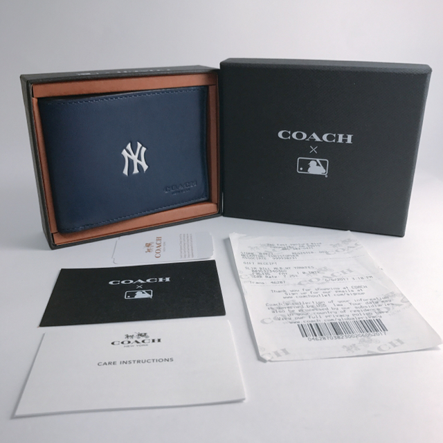 COACH(コーチ)のSALE！COACHｘMLBヤンキース メンズ折り財布　新品 メンズのファッション小物(折り財布)の商品写真