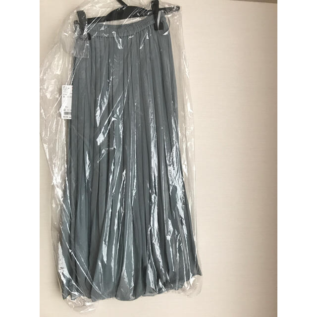 UNIQLO(ユニクロ)のUNIQLO ハイウェストシフォンプリーツスカートグリーン 新品 レディースのスカート(ロングスカート)の商品写真