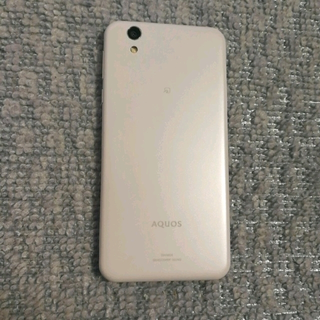 SHARP(シャープ)の最安値! 美品! simフリー！  AQUOS   sh-m04 スマホ/家電/カメラのスマートフォン/携帯電話(スマートフォン本体)の商品写真