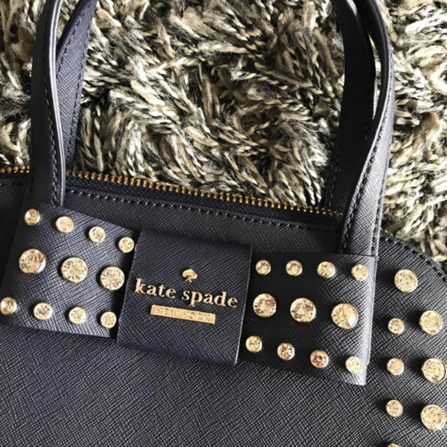 kate spade new york(ケイトスペードニューヨーク)の美品 ケイトスペード ビジュー付きリボンショルダーバッグ レディースのバッグ(ハンドバッグ)の商品写真