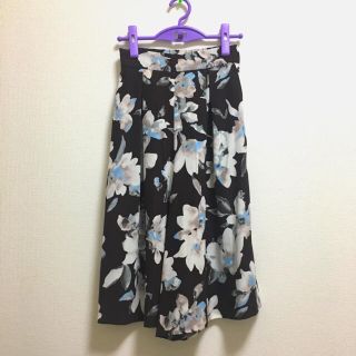 アーバンリサーチ(URBAN RESEARCH)の美品★アーバンリサーチ 花柄スカンツ(カジュアルパンツ)