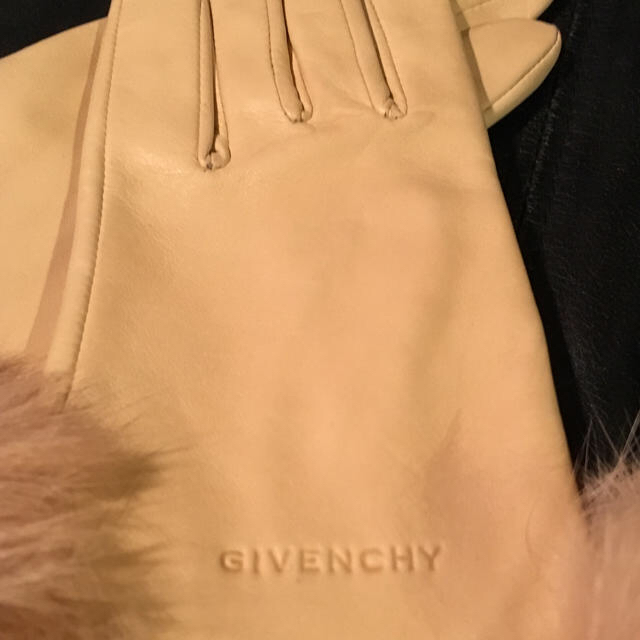 GIVENCHY(ジバンシィ)の【新品】GIVENCHY 高級羊革手袋 ラビットファー  レザーグローブ レディースのファッション小物(手袋)の商品写真