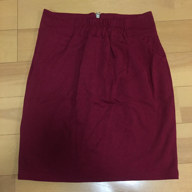 Skinny Lip(スキニーリップ)の深い赤のタイトスカート レディースのスカート(ミニスカート)の商品写真