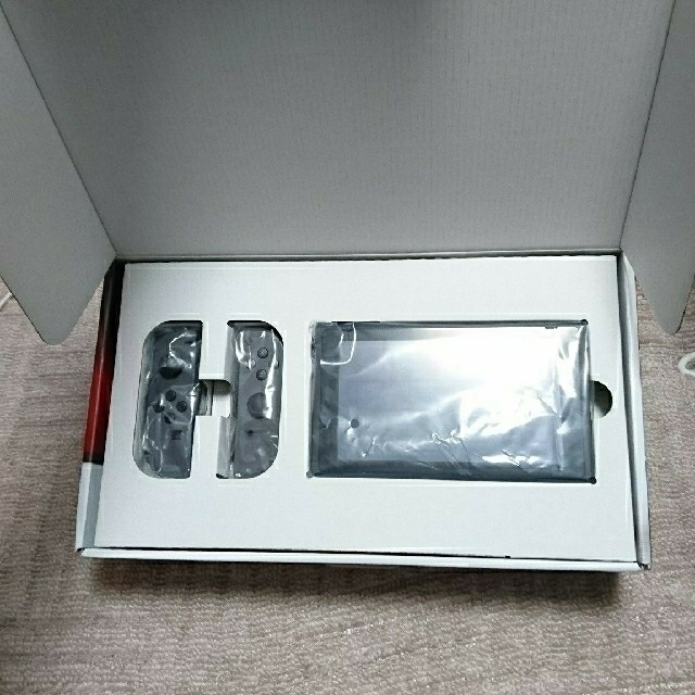 Nintendo Switch(ニンテンドースイッチ)のNintendoSwitch 画面保護シート貼付済 中古品  エンタメ/ホビーのゲームソフト/ゲーム機本体(家庭用ゲーム機本体)の商品写真